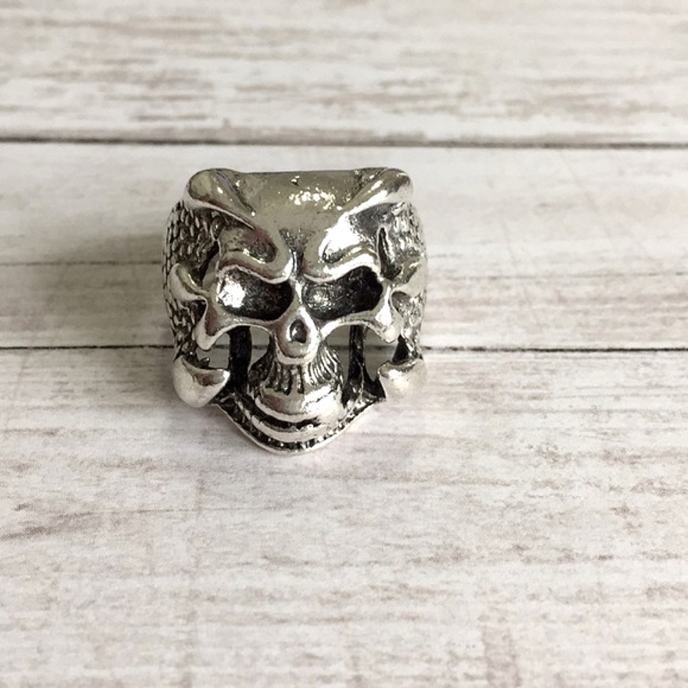Horned Snarl Skull Ring